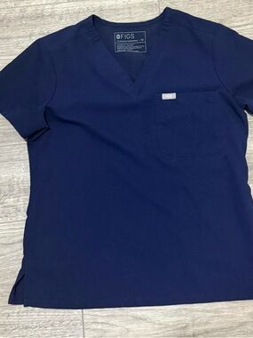 FIGS Catarina One pocket scrub top